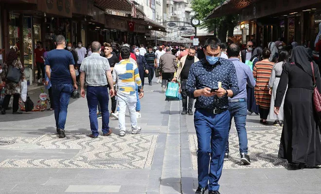 Halk 'normalleşme' sürecinin başlamasını istiyor