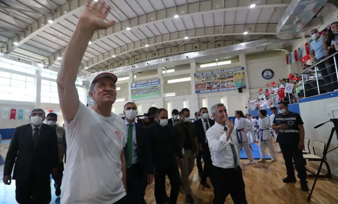 Bakan Selçuk’tan Spor Köyü’ne tam not