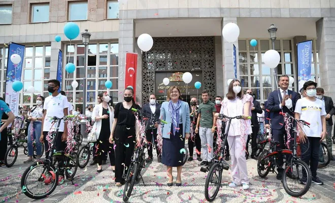 LGS'de başarılı olan öğrenciler ödüllendirildi