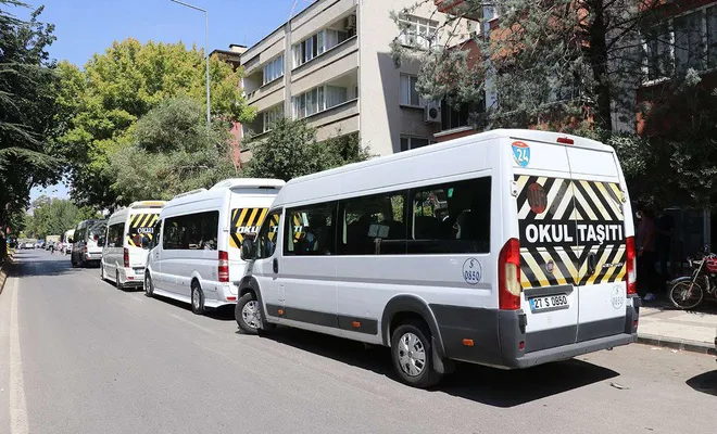 Okul servisçileri aylar sonra kontak açmanın sevincini yaşıyor