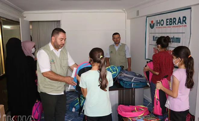 IHO-EBRAR yetim öğrencilere kırtasiye yardımında bulundu