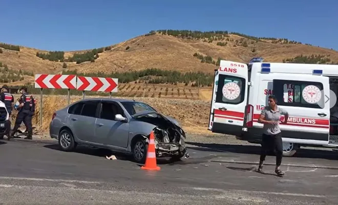 Gaziantep'te otomobil ve minibüs çarpıştı: 5 yaralı