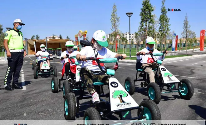 Öğrencilere trafik eğitimi veriliyor