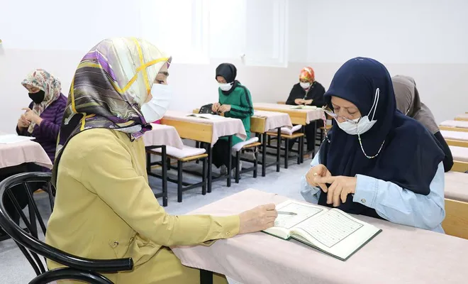 İşitme engelli kadın 55 yaşında Kur’an-ı Kerim öğrendi