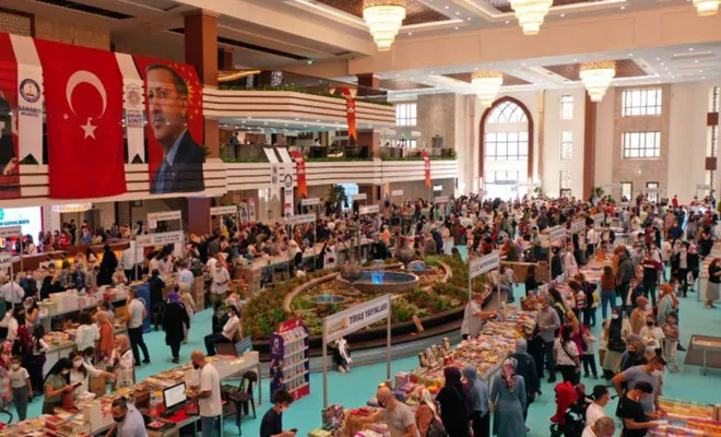 Kitapseverler ve yazarlar bir araya geliyor