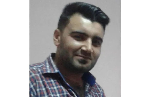 Motosikletiyle otomobile çarpan genç hayatını kaybetti