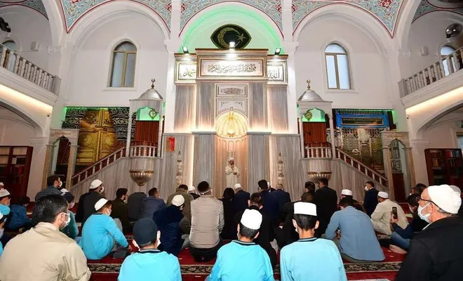 Diyanet İşleri Başkanı Erbaş Gaziantep’te gençlerle sabah namazında buluştu