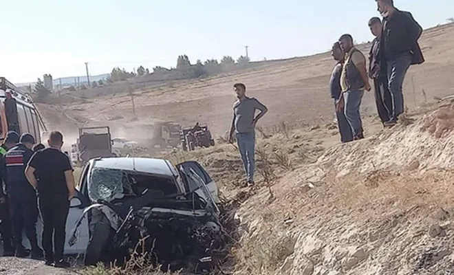 Tır ile otomobil çarpıştı: Bir ağır yaralı