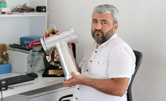 Evde ürettiği teknolojik cihazları dünyaya satıyor