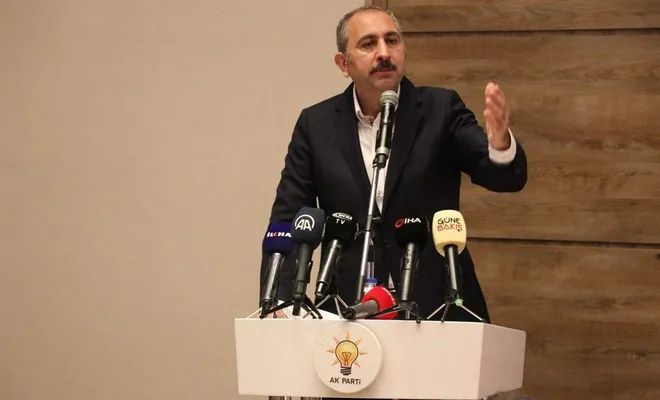 Adalet Bakanı Gül’den Batıya mülteci tepkisi