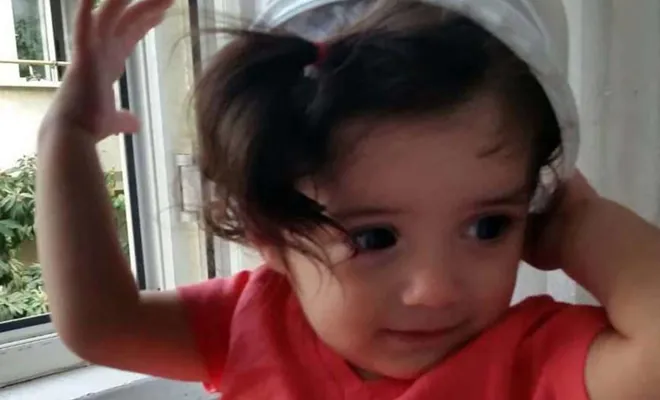 Babasının yumruk attığı bebek hayatını kaybetti