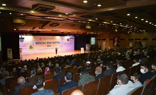 Gaziantep’te Mevlid-i Nebi programına halk yoğun ilgi gösterdi
