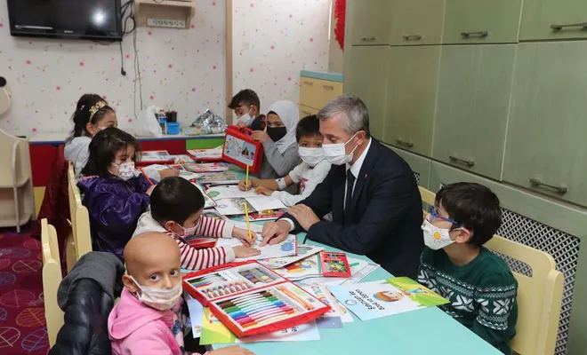 Lösemi hastası çocuklara ziyaret