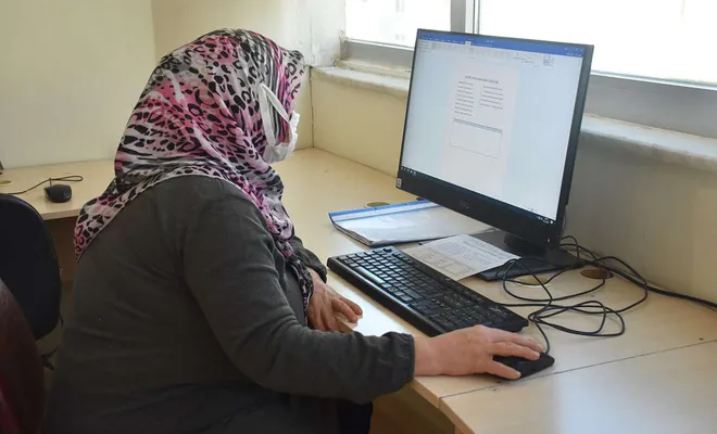 Kadınlar aldıkları kurslarla meslek sahibi oluyorlar