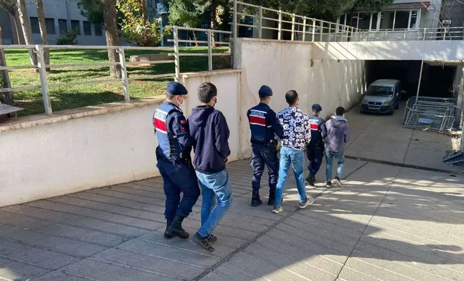 Kablo hırsızları suçüstü yakalandı