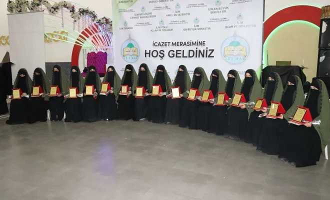 Gaziantep’te ilimlerini tamamlayan kız talebeler icazetlerini aldı