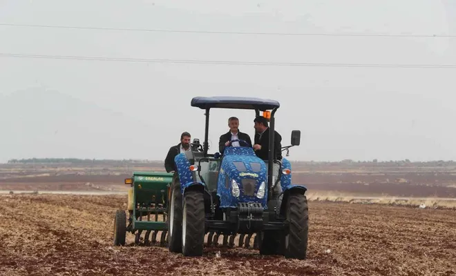 Şahinbey’de dağıtılan tohum ve gübre toprakla buluştu