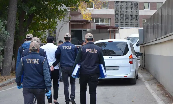 FETÖ, PKK ve DAİŞ operasyonunda 8 zanlı tutuklandı