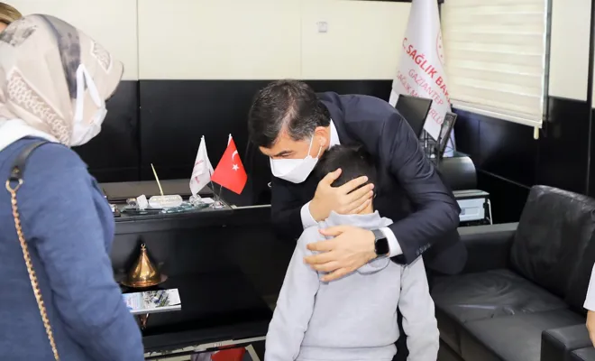 Fadıloğlu’ndan yetim çocuklara moral ziyareti