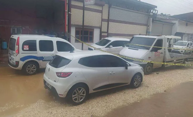 Aracında silahlı saldırıya uğrayan kişi hayatını kaybetti