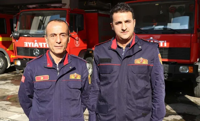 İlk yardım müdahalesiyle bebeği kurtaran itfaiyeciler o anları anlattı