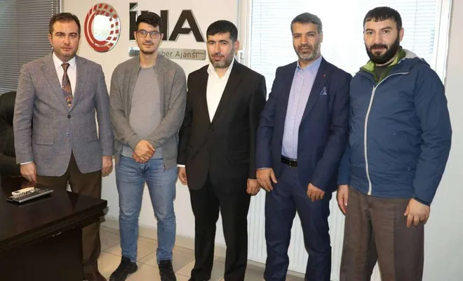 Tokatlı saldırıya uğrayan gazeteciye, Kervan FM'den "geçmiş olsun" ziyareti