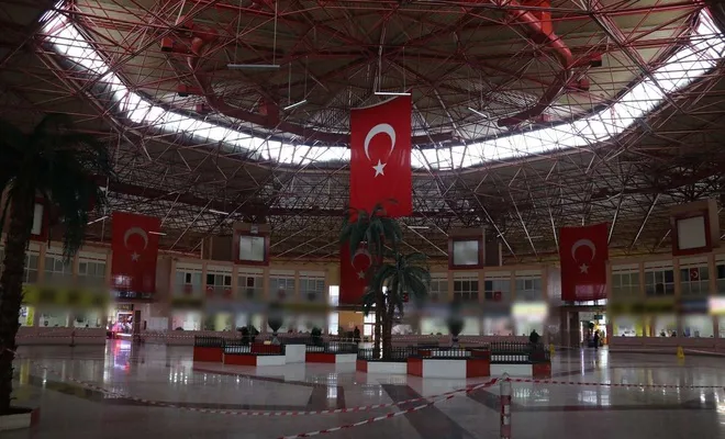 Kar nedeniyle çökme riski bulunan Gaziantep Otogarı'nda tedbir alındı