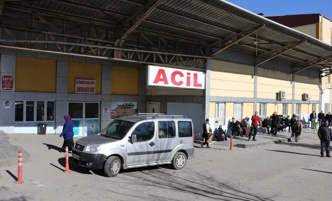 Gaziantep’te hasta yakınları güvenlik görevlilerine saldırdı