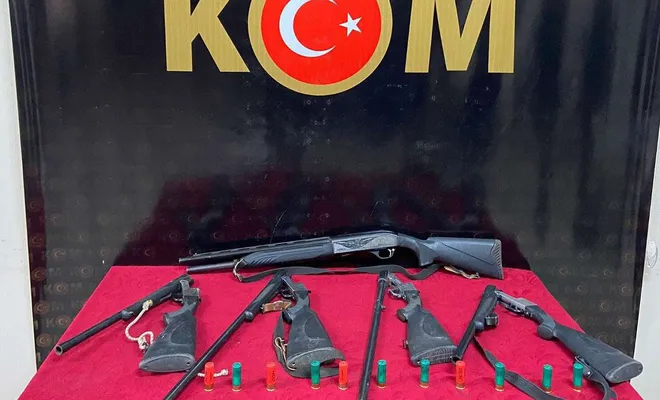 Bir evde 4 adet silah ele geçirildi