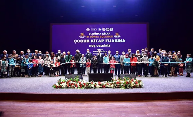 Gaziantep’te “Okuyan Çocuk Şenliği Kitap Fuarı” açıldı