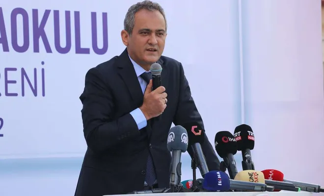 Bakan Özer: Öğretmenlik Meslek Kanunu eğitim paydaşlarının en büyük özlemiydi