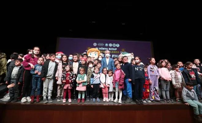 “Okuyan Çocuk Şenliği Kitap Fuarı” 200 bin kişiyi ağırladı