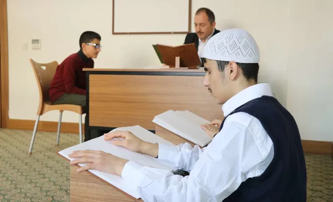 Görme engelli Suriyeli Said Hasan Kur'an-ı Kerim'i 9 ayda ezberledi