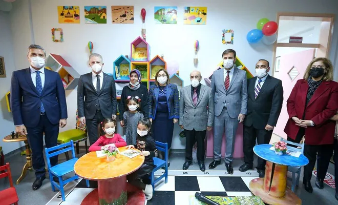 Gaziantep’te atık malzemelerden kurulan kütüphane açıldı