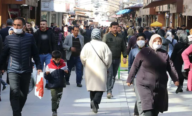 Halk açık alanda maske yasağının kaldırılmasını nasıl karşıladı?