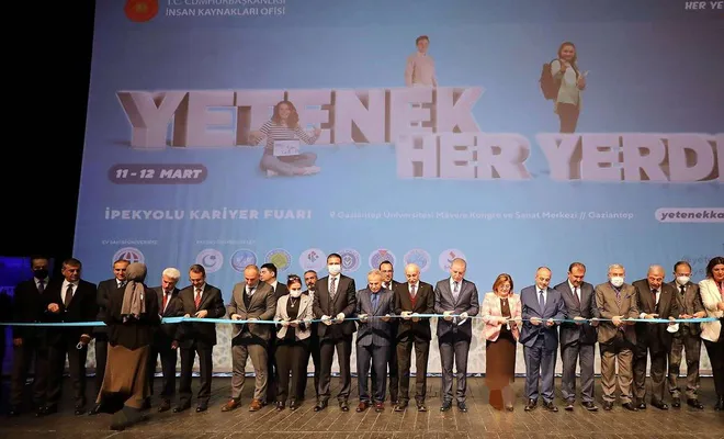 Gaziantep’te “İpekyolu Kariyer Fuarı” açıldı