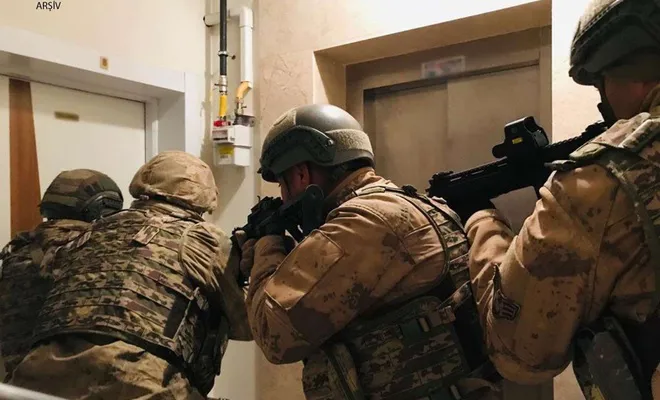 Uyuşturucuyu ses sisteminin içine gizlemişler