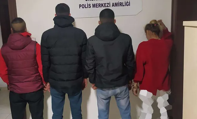 Çalıntı araçla yakalanan 4 şüpheli gözaltına alındı