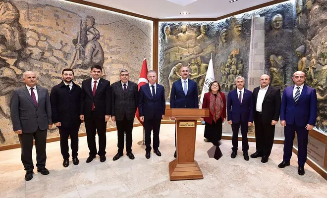 Eski Adalet Bakanı Gül memleketi Gaziantep'te