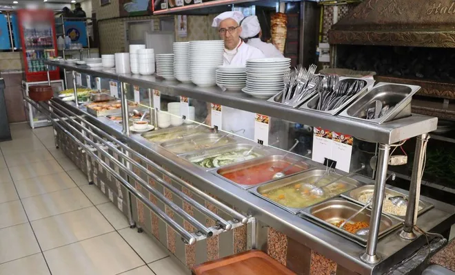 Yeme-içme sektörü zamlar nedeniyle zor günler geçiriyor