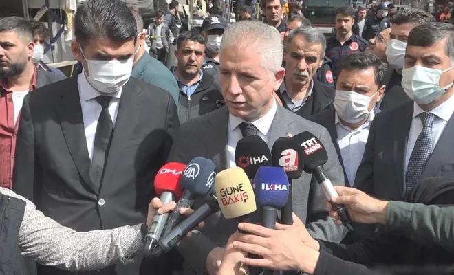 Gaziantep Valisi Gül patlama alanında incelemelerde bulundu