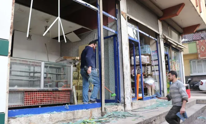 Gaziantep'te patlamanın izleri siliniyor