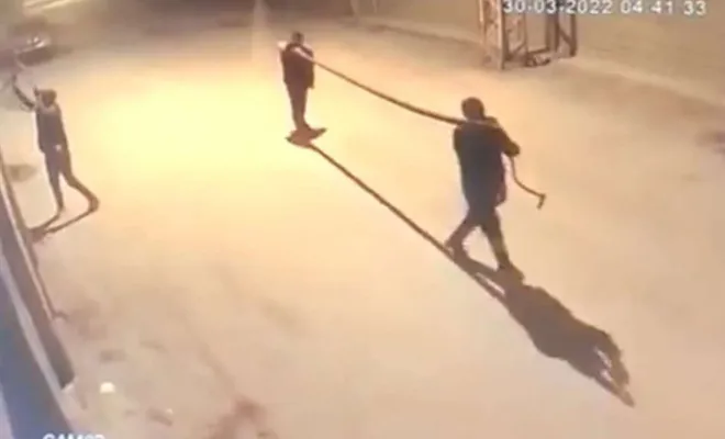 Gaziantep'te hırsızın başka hırsızlarla denk geldiği anlar kameraya yansıdı