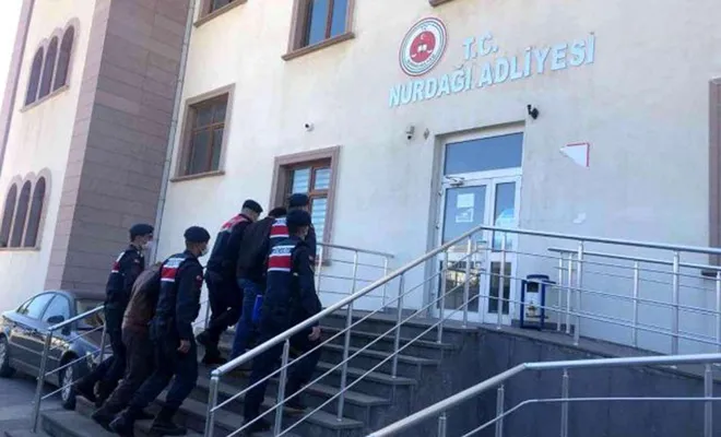 Gaziantep’te 300 bin TL değerinde demir çit çalan şüpheliler yakalandı