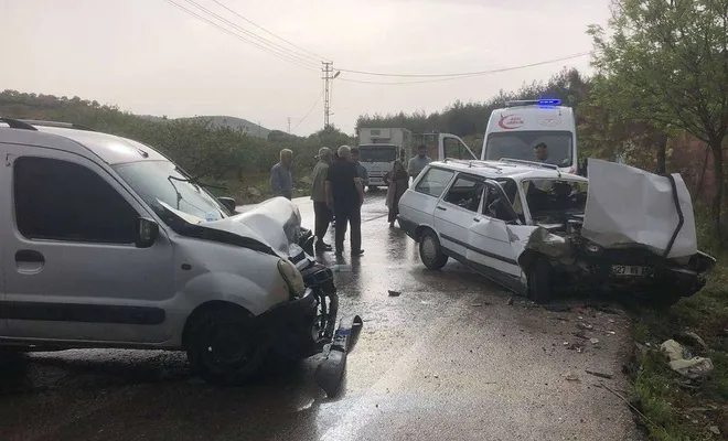 Virajı alamayan sürücü kazaya neden oldu: 3 yaralı