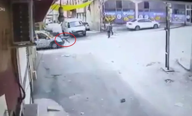 Otomobilin çarparak altına aldığı çocuk ağır yaralandı