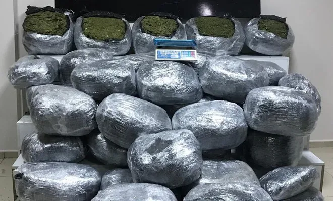 Gaziantep'te çuvallarla esrar ele geçirildi