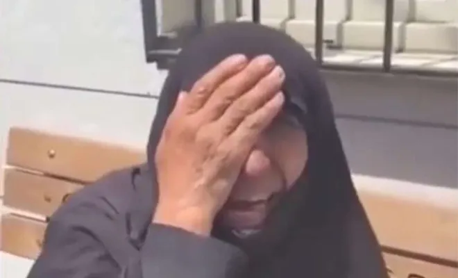 Sağlık Bakanı Koca'dan 'yüzüne tekme atılan yaşlı kadın' hakkında açıklama