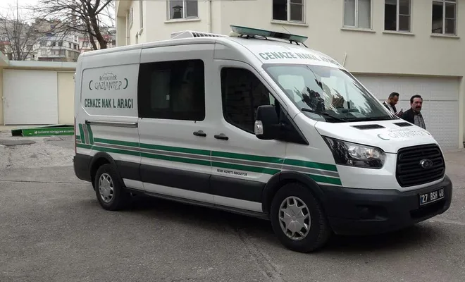 Serinlemek için Fırat Nehri'ne giren genç boğuldu