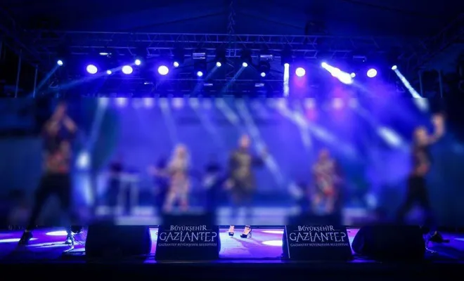 Halkın parasıyla düzenlenen konserlerle ifsad ve israf yapılıyor